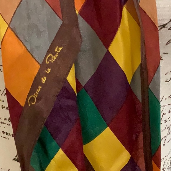 Oscar de la renta scarfs nice colors - Picture 3 of 4